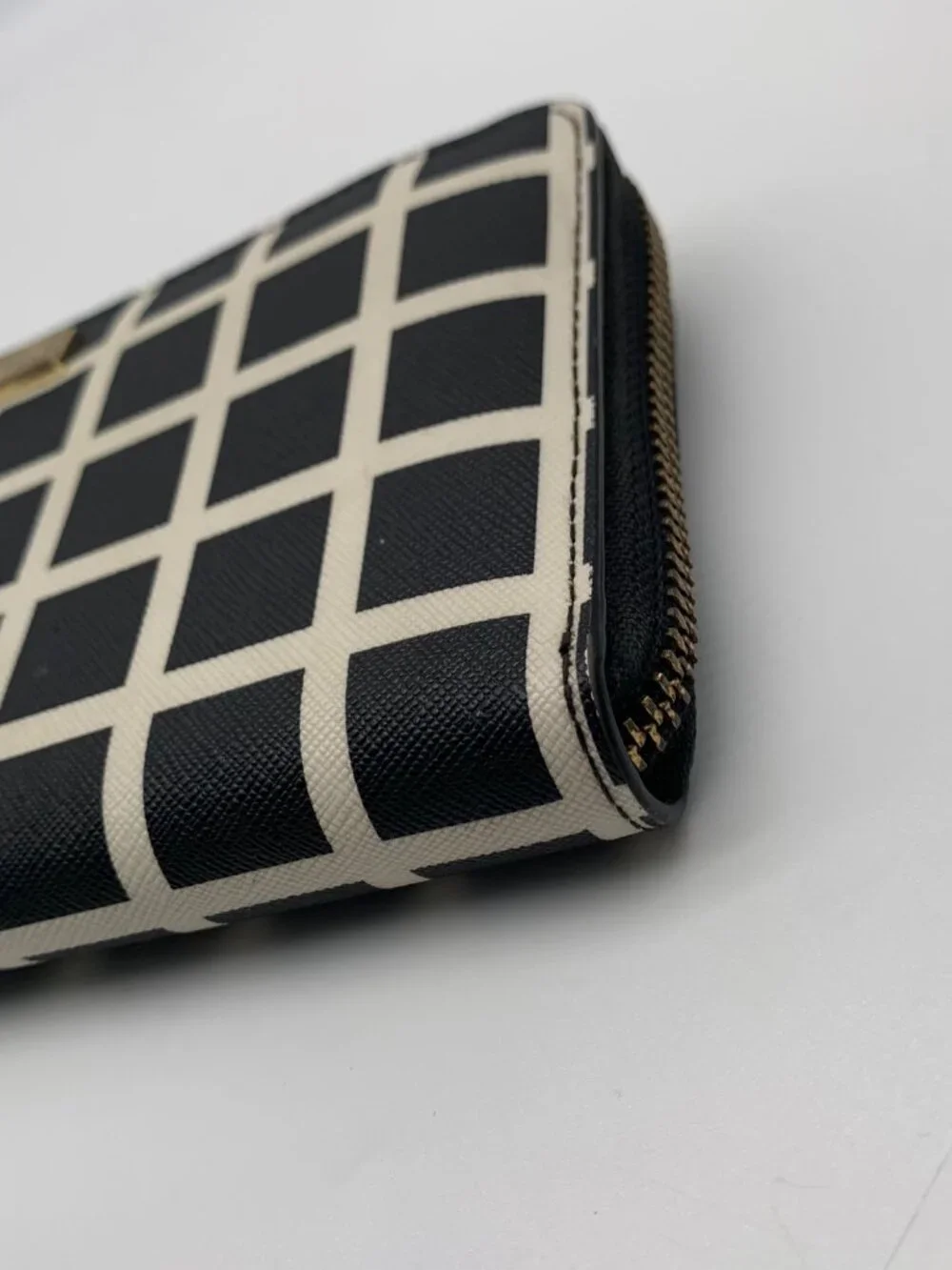 Kate Spade Black & White Saffiano Leather Neda Laurel Way Wallet